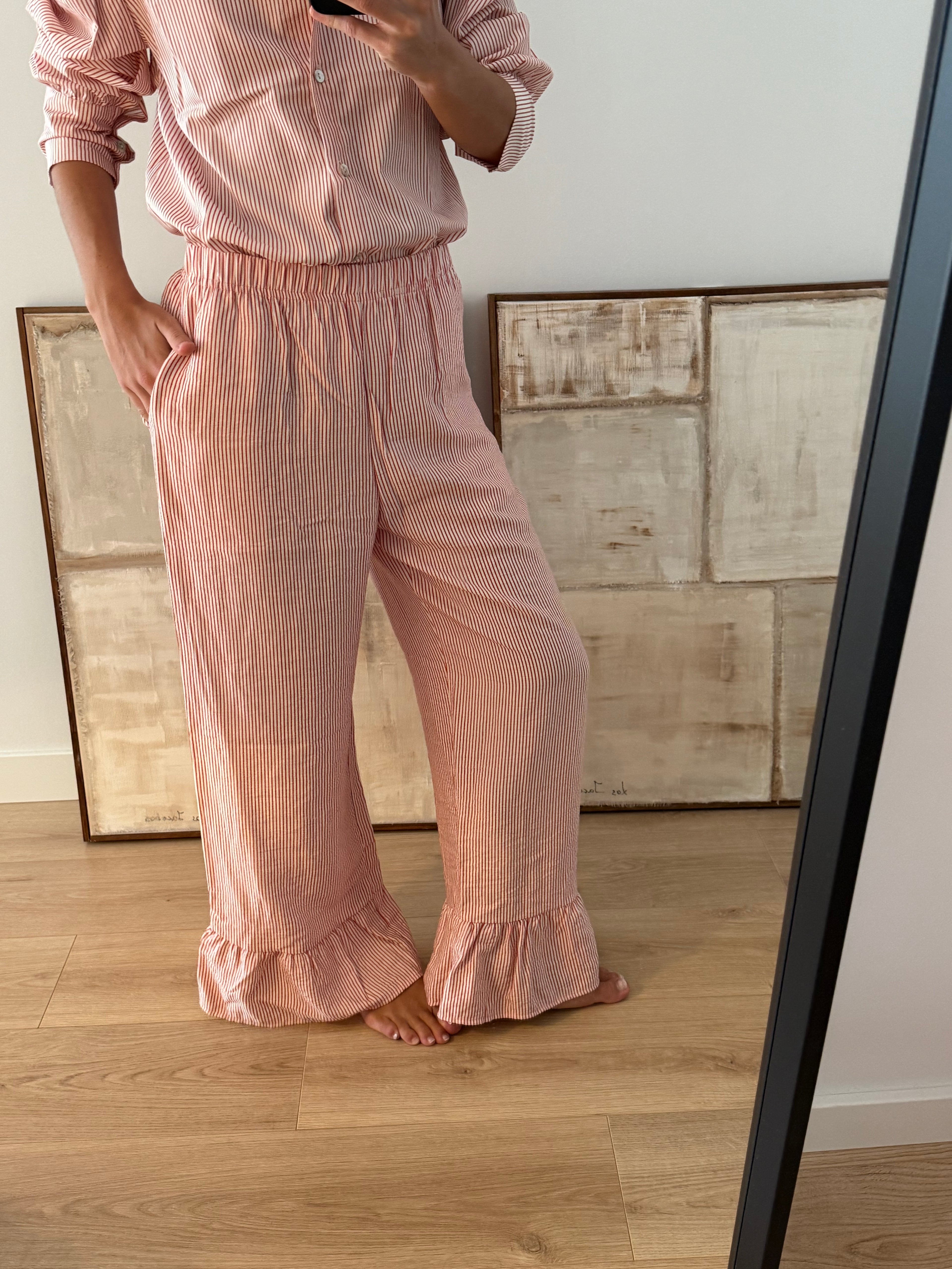 Pantalón rayas rojas con volante